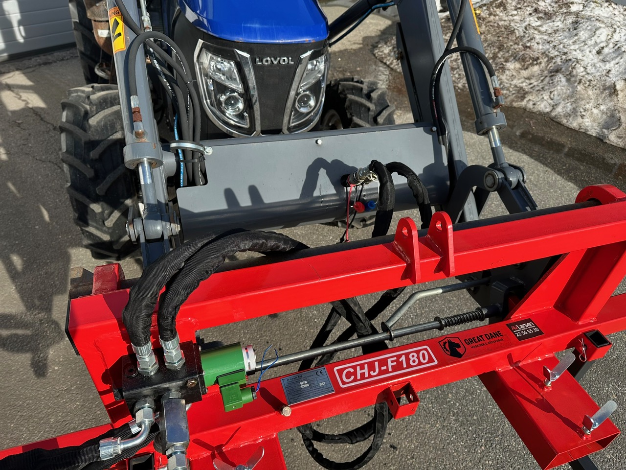 Samlet maskine monteret på traktor